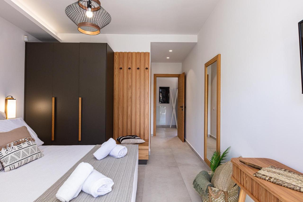 Lagoon Seabreeze Villa, Sumptuous Retreat, By Thinkvilla Panormos  Bagian luar foto